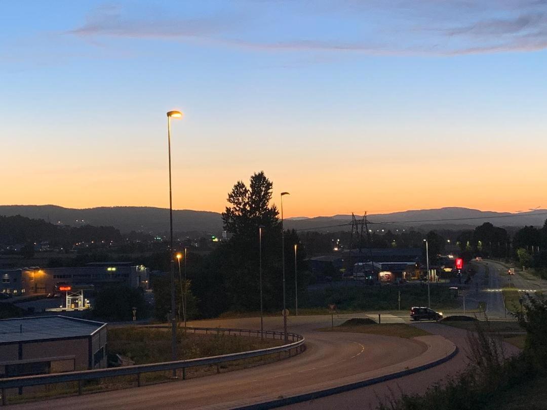 Trivelig Leilighet Gratis Parkering Pa Stedet! Appartement Porsgrunn Buitenkant foto